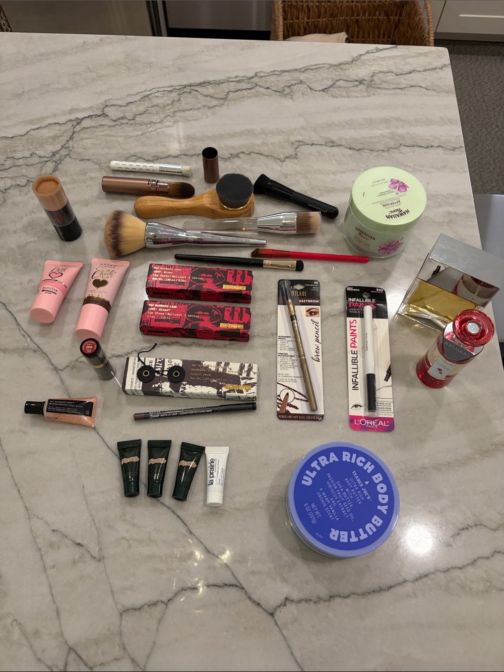 27 PIECE BEAUTY BUNDLE ALL COSMETICS BRAND NEW